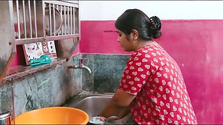 Attractive Indian cougar crazy sex clip