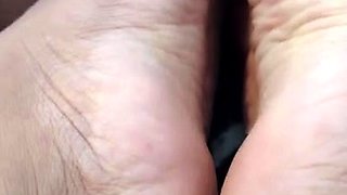 Amateur Foot Fetish Girlfriend Sucks and gives a Footjob