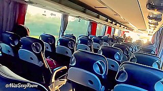 Troiett Italiana Si Spoglia E Si Masturba In Bus