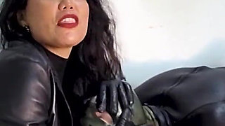 Facesitting and Throttle in Leather