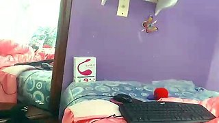 This large amateur cam girl has some very big boobs