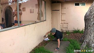 Peeping Tom Peeping Mom With Xander Corvus, Sarah Jessie - Brazzers