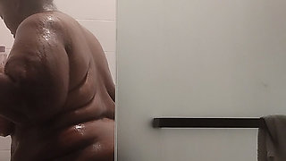 Dirty Ebony BBW Slut Gets Clean After Nasty Deep-throat-blowjob
