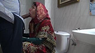 Kurdish Granny Blowjob: Mature MILF Sucks African Immigrant's Cock Till Cum in Mouth