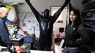 Amateur cd in latex masturbating dildoing
