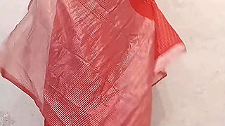 The husband shook his wife's saree, bra, and belt and removed the water from the sexy movie.