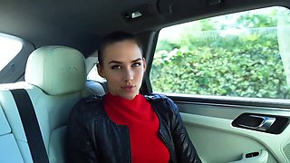 Leila and Jade have a little secret... - Jacquie et Michel TV