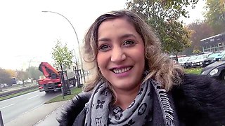 Horny bigass cougar pussysmashed outdoor