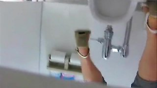 Amateur with big pussy lips spied pissing on toilet