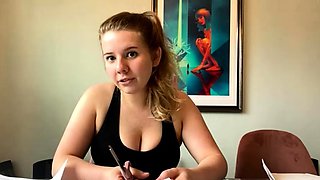 Amateur webcam girl masturbate big dildo