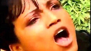Hot rabuda mulatto moaning and cumming giving the pussy and the cusinho