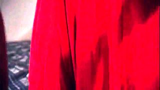 Brunette amateur webcam babe pleases pussy