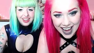 Redhead webcam girl turn to real horny on the show