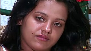 Hot rabuda mulatto moaning and cumming giving the pussy and the cusinho
