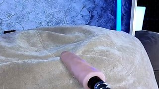 Solo big ass brunette uses toy
