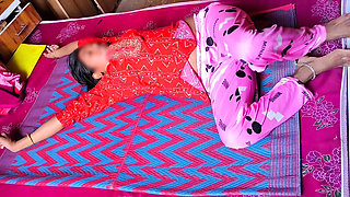 Indian bhabhi movie -Bhabhi cooking food than brother coming home than bhabhi sucking big cook and brother fucking bhabhi pussy.