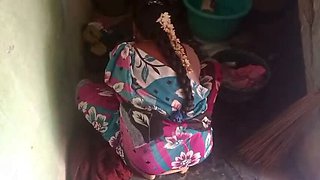 Priyanka314 Hot Indian Aunty Washing Dress in Bathroom - Homemade HD Sex