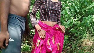 Gaon ki bhabhi ko jungle mein le jakar Hindi mein chudai ki