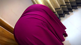 Big Ass Muslim Arab Hot MILF Stepmom Clean Stepson's Room & Show her huge naked ass & Pussy to seduce him