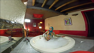 Pussy to Mouth in the Jacuzzi Mia Niqab