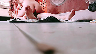 I invite my neighbor and fuck her on the new carpet without her noticing I record everything