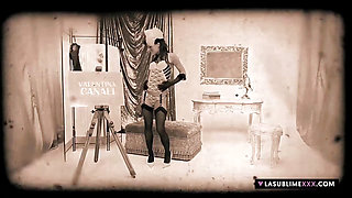 Horny Pin Up Valentina takes a double penetration