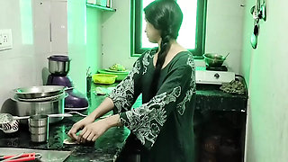 Kichen me bhabhi ki ko jabar pakad ke chod diya