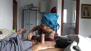 Married Kurdish Cleaning Maid Lets Tourist Cum In Her Mouth!!!