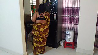 While Taking the Food Out of the Fridge, I Fucked the Neighbor Aunty - Indian Sex