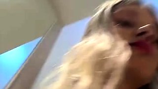 Russian camwhore Baravisha in a mall, toilet