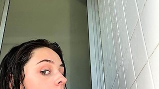 Amateur girlfriend homemade blowjob and pussy toying