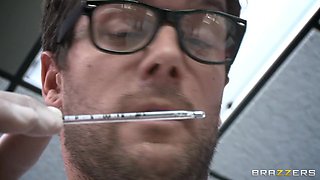 Doc Loosen Up My Throat! With Ramon Nomar, Leilani Leeane - Brazzers