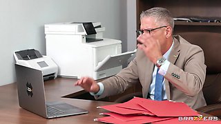 Beautiful MILF pornstar Cory Chase mind-boggling scene