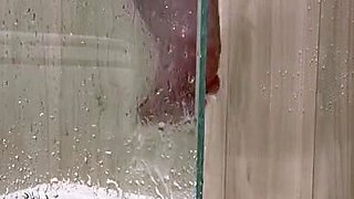 Lezlyan aka la_little_dancer_feet OnlyFans - SHOWER FOOT