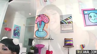 Sizzling Big Round Arse With Michael Vegas, Valentina Jewels And Mike Adriano
