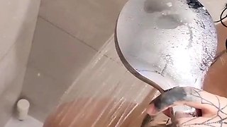 Awesome Big Boobs Blonde Masturbates In The Shower