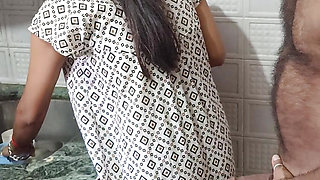 indian desi village bhabhi ko dewar ne kitchen me choda