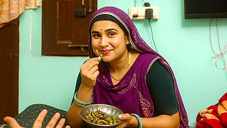 Pakistani Milky Aunty With Her kiss Romantic on Bed By -Snapchat143