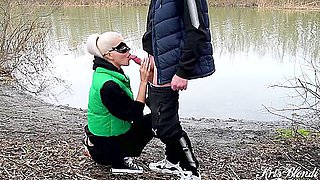 Blowjob In A Public Place On The Bank Of The River And Cum In The Mouth And On The Face