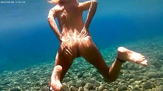 Amateur Exhibitionist Alice Nude Beach Masturbation Underwater Voyeur HD
