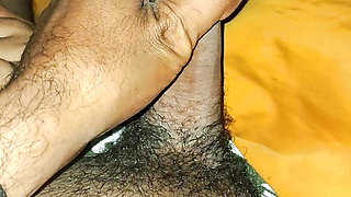 Madhu bhabhi ko choda completely naked kar uski bed par