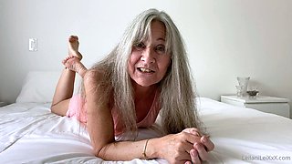 Amateur mature milf giving a handjob lesson