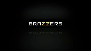 Two Bangz Vs Nancy With Julia Ann, Isiah Maxwell - Brazzers