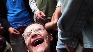 de bonnes queues d inconnus a vider en foret