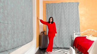 Lady in Red Gave Everyone a Lesson on How to Lick Her Two Holes