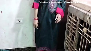 Naukrani Ko Kichen Me Hi Pakad Ke Pel Diya