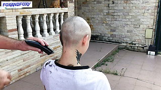 Behind the scenes: Lisa Fox shave her head. Music clip