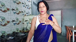 👀 MAINE MERI FRIEND ko Invited her sister's friend to her room and fucked her