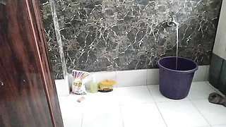 Desi bhabhi ki chudai bathroom me