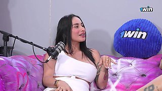 sarafilms Podcast se sale de control y me masturbo el culo con juguete anal (PREGUNTAS INCOMODAS)xxx